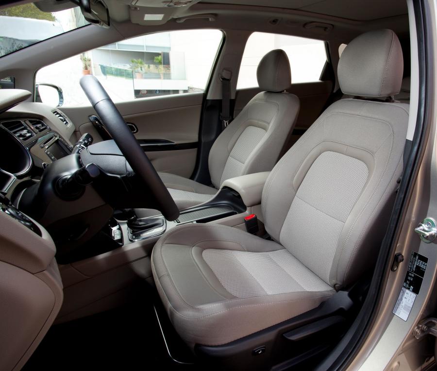  Kia cee&rsquo;d Station Wagon 2012 года  (фото 21 из 89)